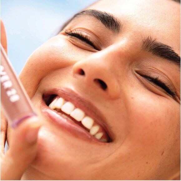 🆕 Tower 28 ShineOn Lip Jelly Hydrating Non-Sticky Lip Gloss in Almond - Picture 4 of 11